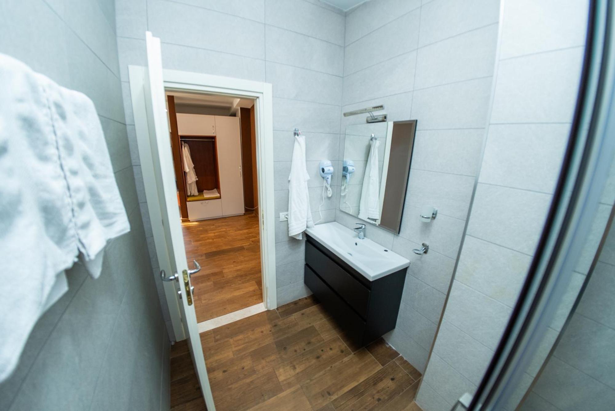 Olivar Hotel Tirana Selitë e Vogël Exteriör bild