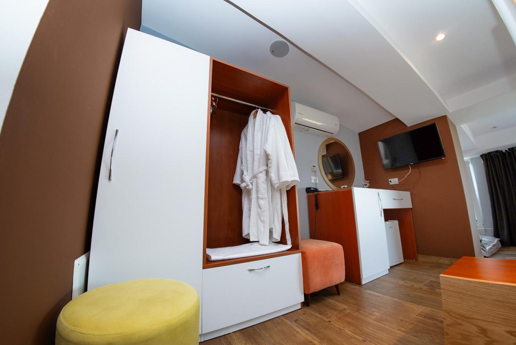 Olivar Hotel Tirana Selitë e Vogël Exteriör bild